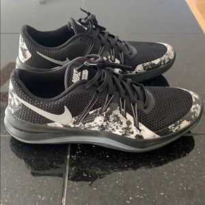 Nike sneakers - black and white, women’s 7.5